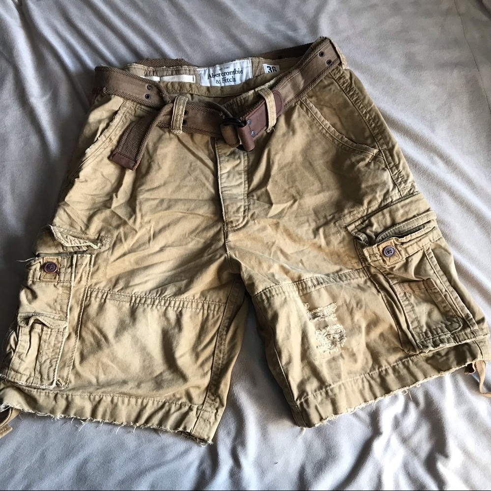 Abercrombie & finch dark tan cargo shorts. Size 36